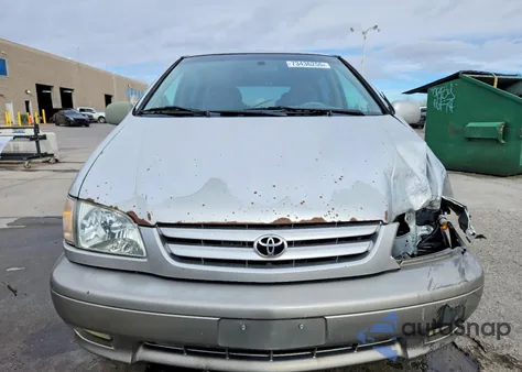 2001 Toyota Sienna Le z USA, uszkodzony, nr VIN 4T3ZF13C71U369047